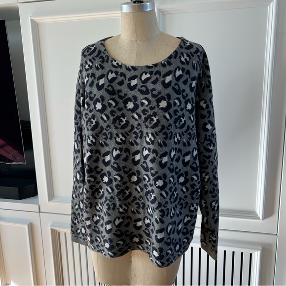 LOFT Modern Cheetah Sweater - Picture 1 of 5